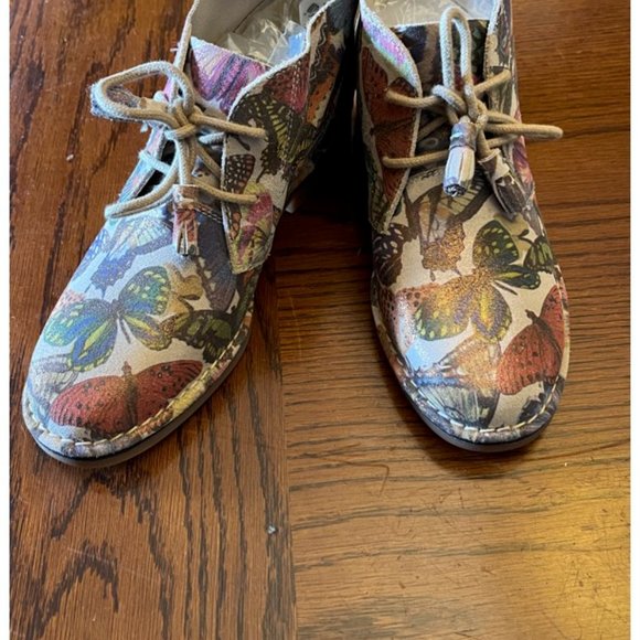 Hush Puppies Chukka Boot NWOT size 9 - Picture 2 of 6